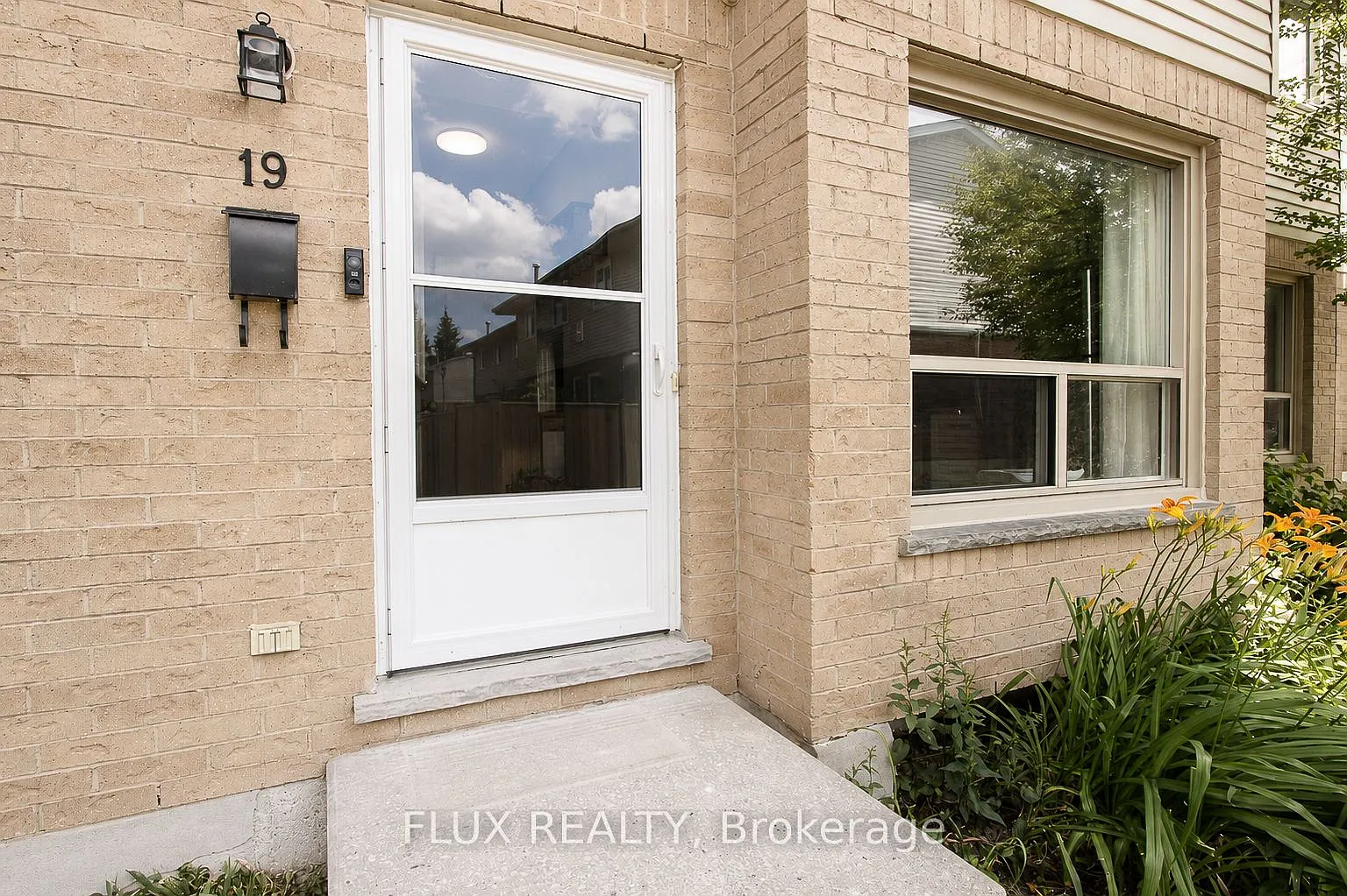 3 bed, $2,300 — Photo 4