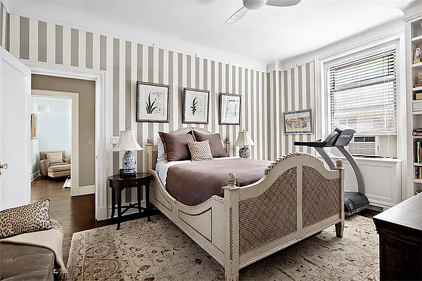 Sold by R New York | media 4