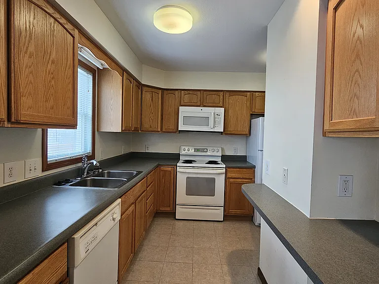 1381 Bergamont St — Photo 11