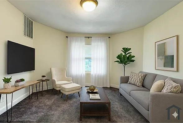 411 Main St #3R