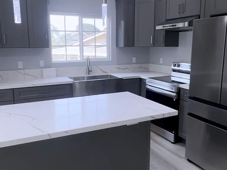 1177 E Brookport St — Photo 3
