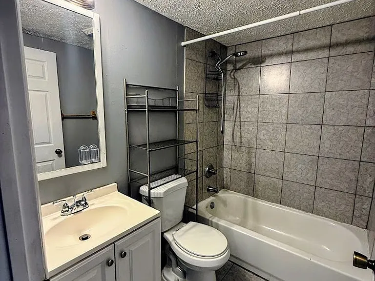 115 Hillcrest Ave NW — Photo 7