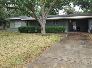 1407 Hummingbird Ln, Seguin, TX 78155