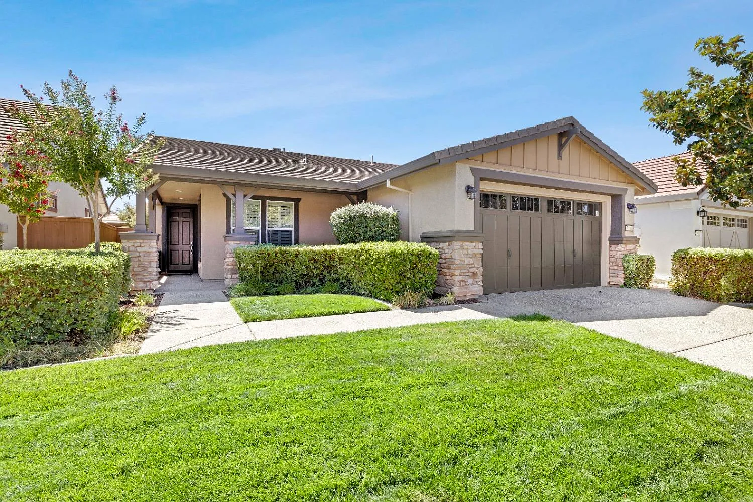 7417 Abbey Cir photo 1