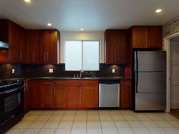 5th image of 98 Hillsdale Ave