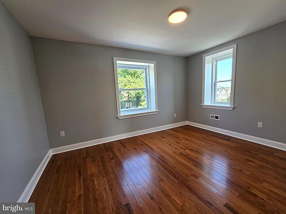 3rd image of 6108 W Oxford St