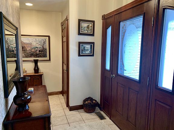 3rd image of 105 Lakeview Dr