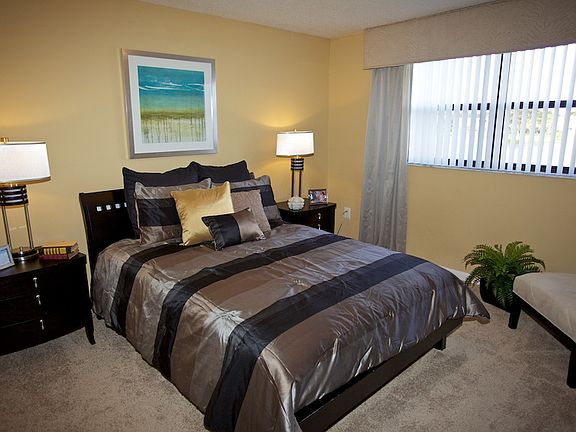 3rd image of 9909 Nob Hill Ln