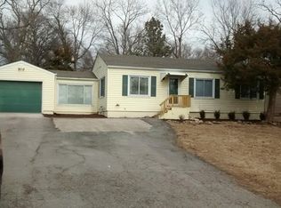 2014 University Dr, Lawrence, KS 66044