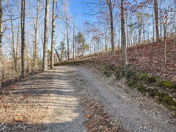 4th image of 725 Calvert Ridge Rd