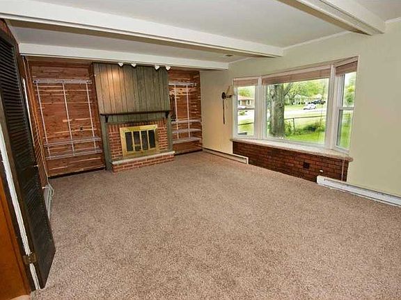 3rd image of 2454 Mandren Dr