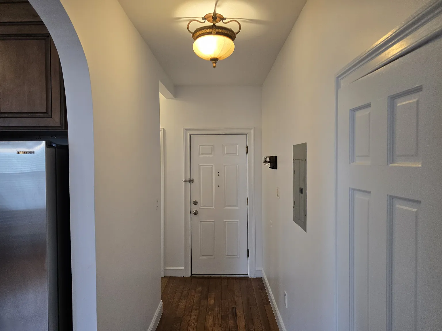2 bed, 750 sqft, $2,400 — Photo 2