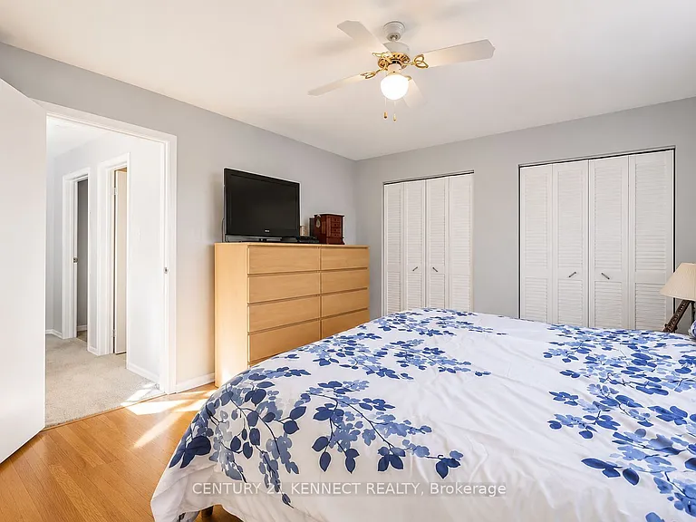 219 Barkley Cres — Photo 6