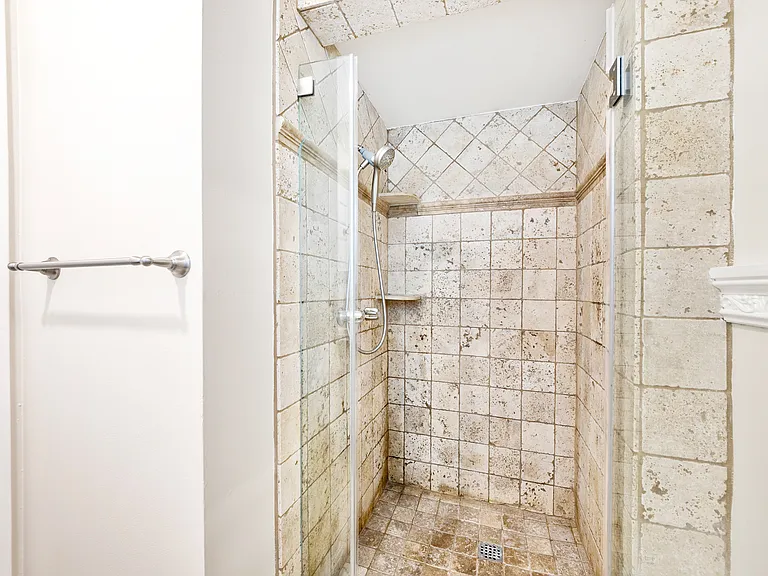 19413 Sturgess Dr — Photo 10