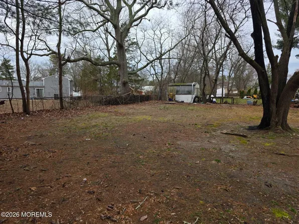 14 Nathan Ave, Manchester, NJ 08759