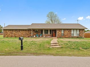 824 N Madison Ave, Blanchard, OK 73010