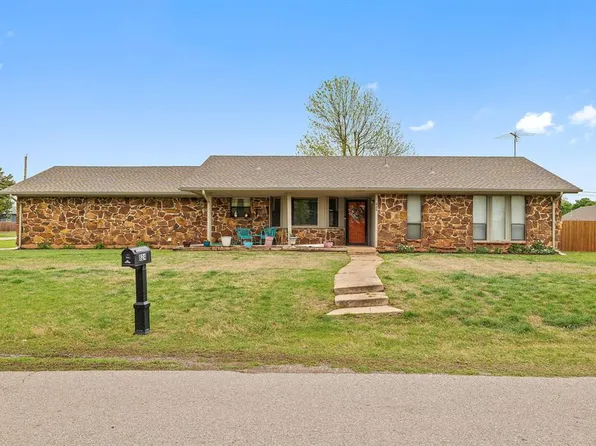 824 N Madison Ave, Blanchard, OK 73010