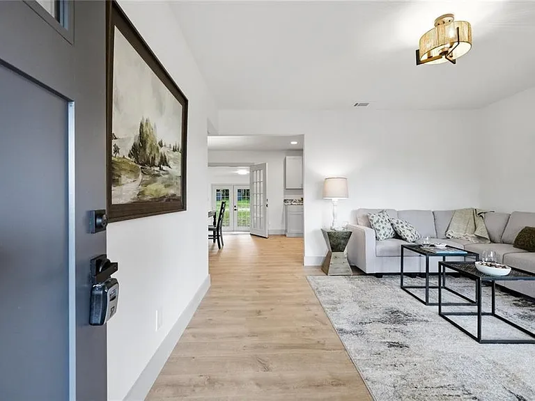 1079 Fairview Rd NW — Photo 3
