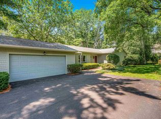 425 Juniper Rdg, Shelburne, VT 05482