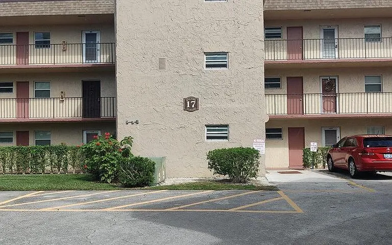 715 Lori Dr #308 — Photo 2