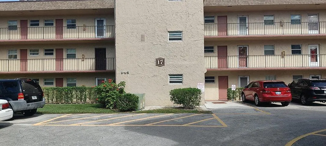 Building Photo - 715 Lori Dr #308