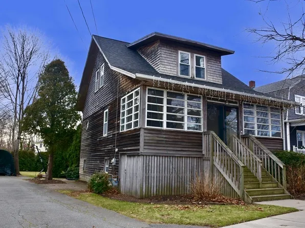 51 Elm Ave, Fairhaven, MA 02719