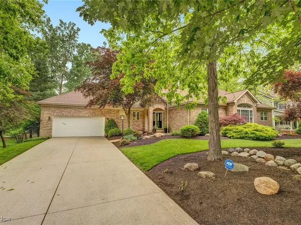 1025 Cedarwood Ln, Medina, OH 44256