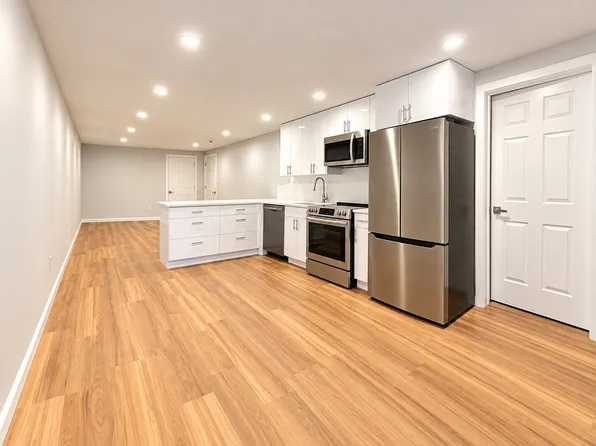 (undisclosed Address), Ridgewood, NY 11385