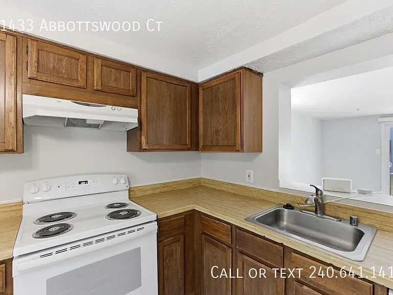 11433 Abbottswood Ct — Photo 4