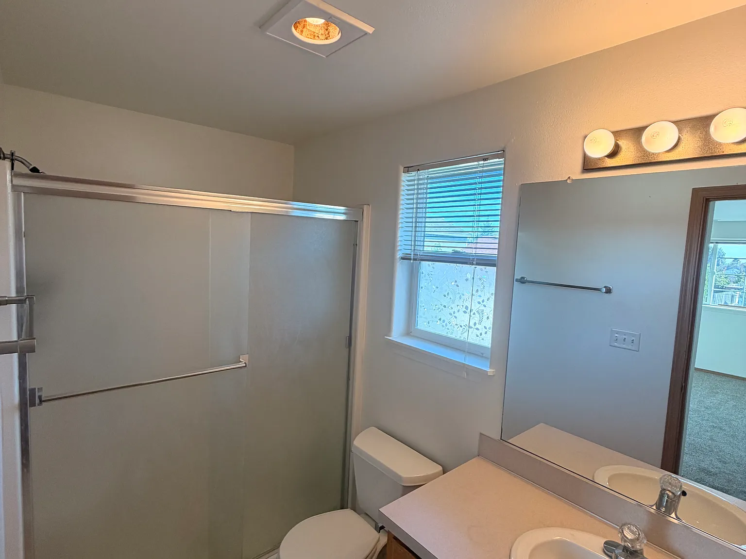3 bed, 2.5 bath, 1300 sqft, $2,250 — Photo 3