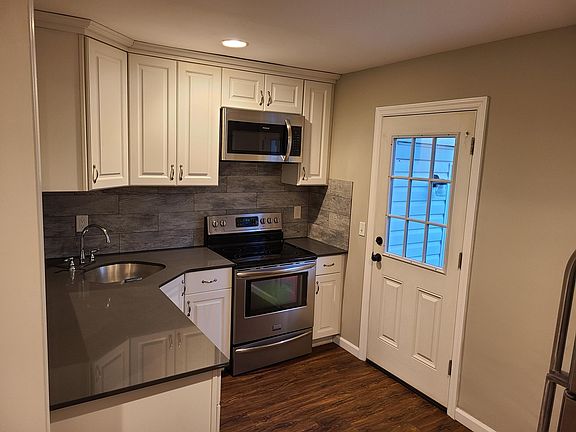 Quartz Counters, stainless steel appliance. including dishwasher