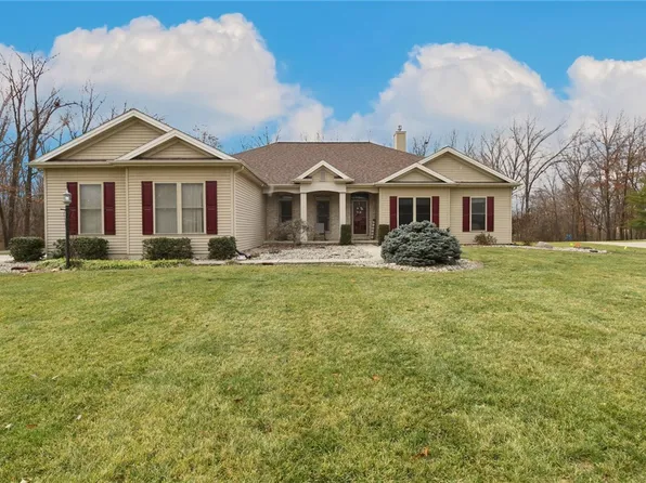 6071 Forest Hills Dr, Charleston, IL 61920