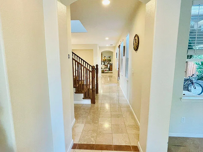 381 W Alameda Dr — Photo 2