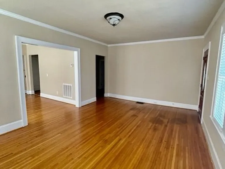 401 Wesley Heights Way — Photo 9