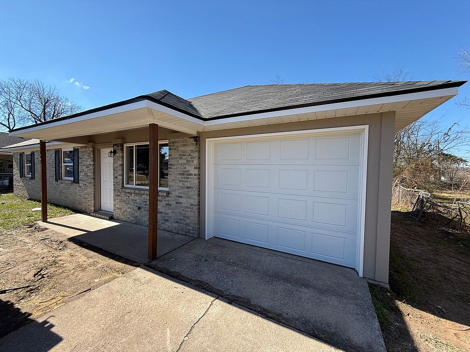 1st image of 202 Lura Ln