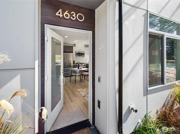 4630 Linden Avenue N, Seattle, WA 98103