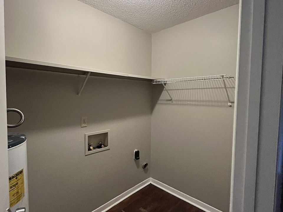 1st image of 380 Gordon Dr