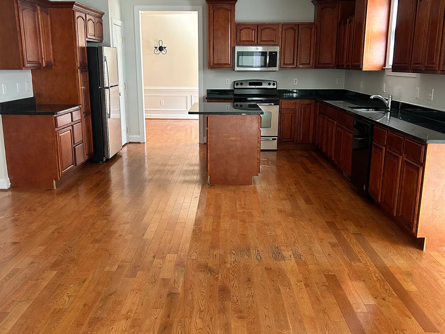 4 bed, 3.5 bath, 3653 sqft, $2,900 — Photo 3