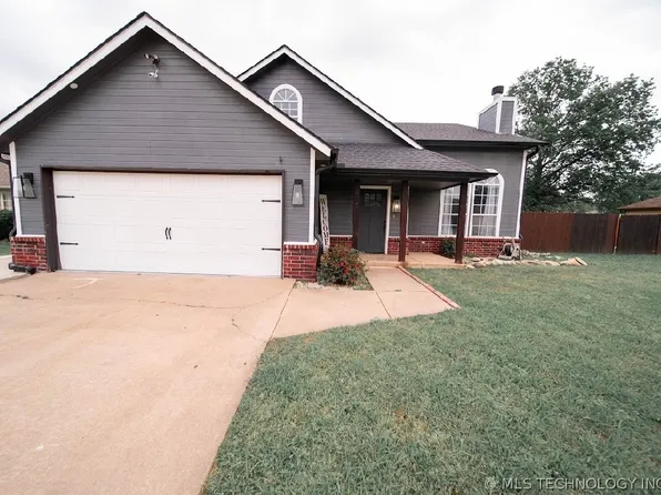 207 N Valley Dr, Catoosa, OK 74015