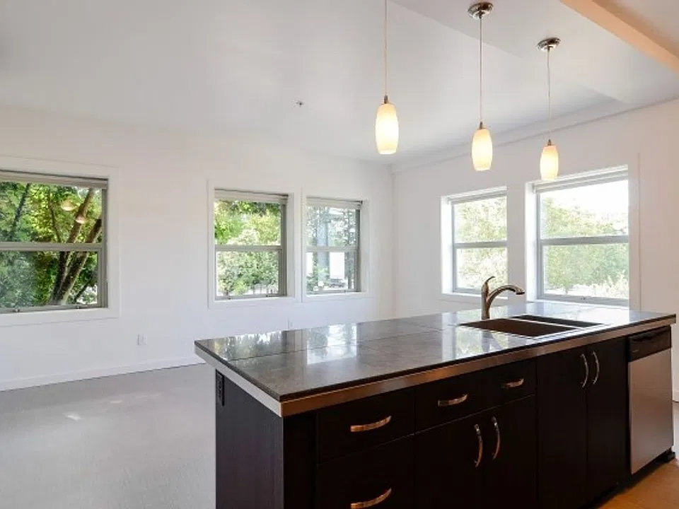 Park Place Apartments | 877 East Park Street