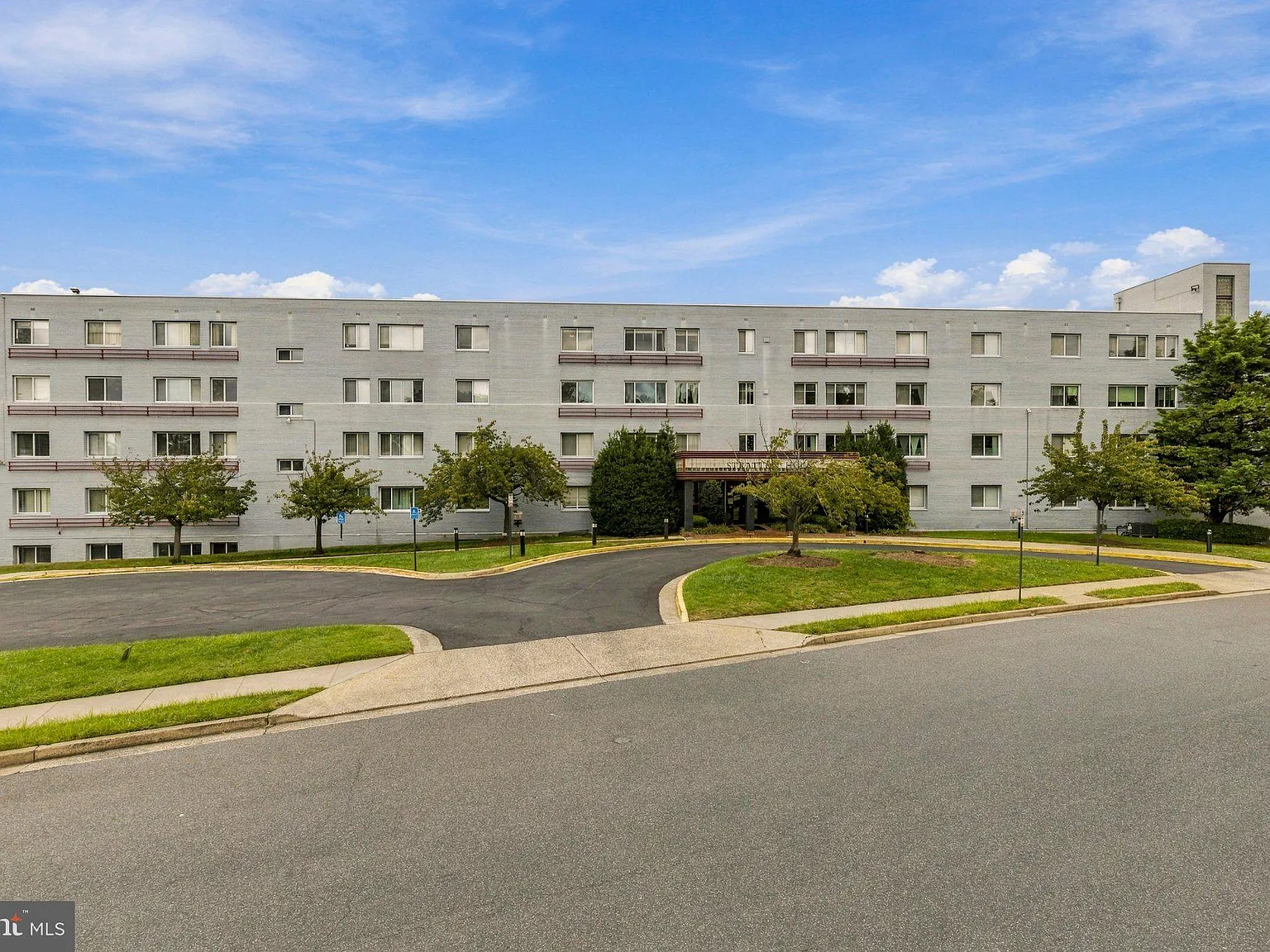 1 bed, 1.0 bath, 683 sqft, $2,300 — Photo 2