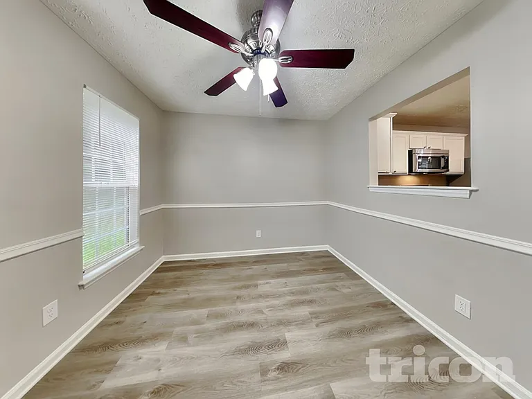 1829 Elkpark Dr — Photo 3