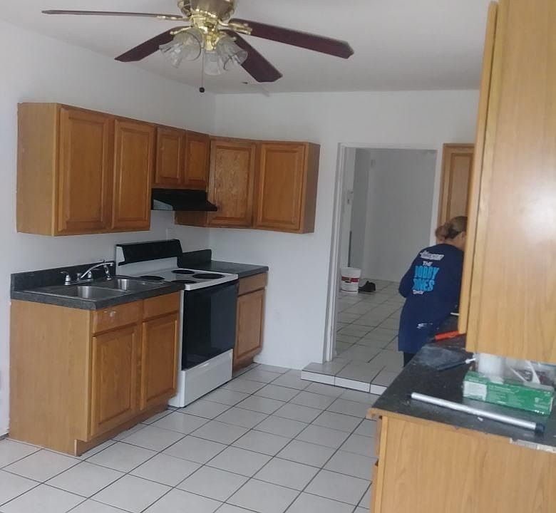 2nd image of 1109 Avenue E