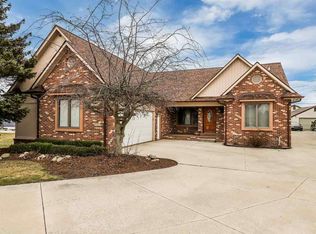48212 Jefferson Ave, Chesterfield, MI