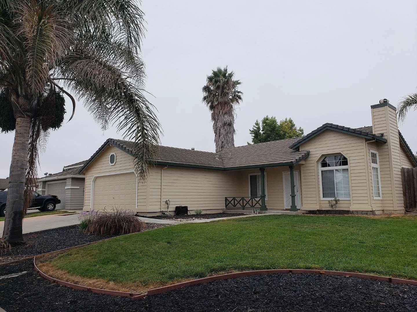 820 Paseo Dr photo 1