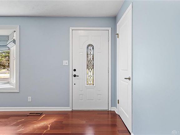 5th image of 75 Fernwald Dr