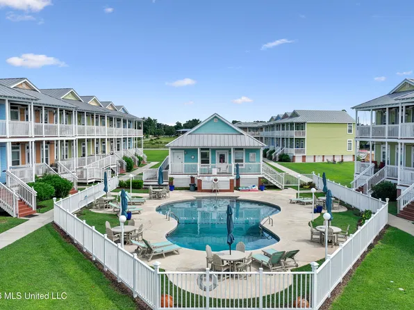 1515 E Beach Blvd APT 219, Pass Christian, MS 39571