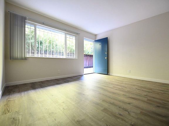 3rd image of 528 31st St #103