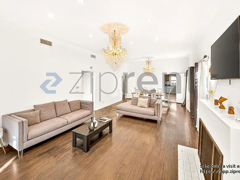 138 N Hamel Dr — Photo 5