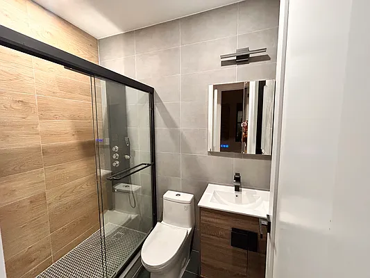 Rented by Fifth & Forever LLC | media 21